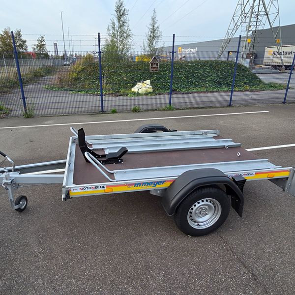 Trailer 1000 kg 2 motoren geremd 100 km/h (MM-04)